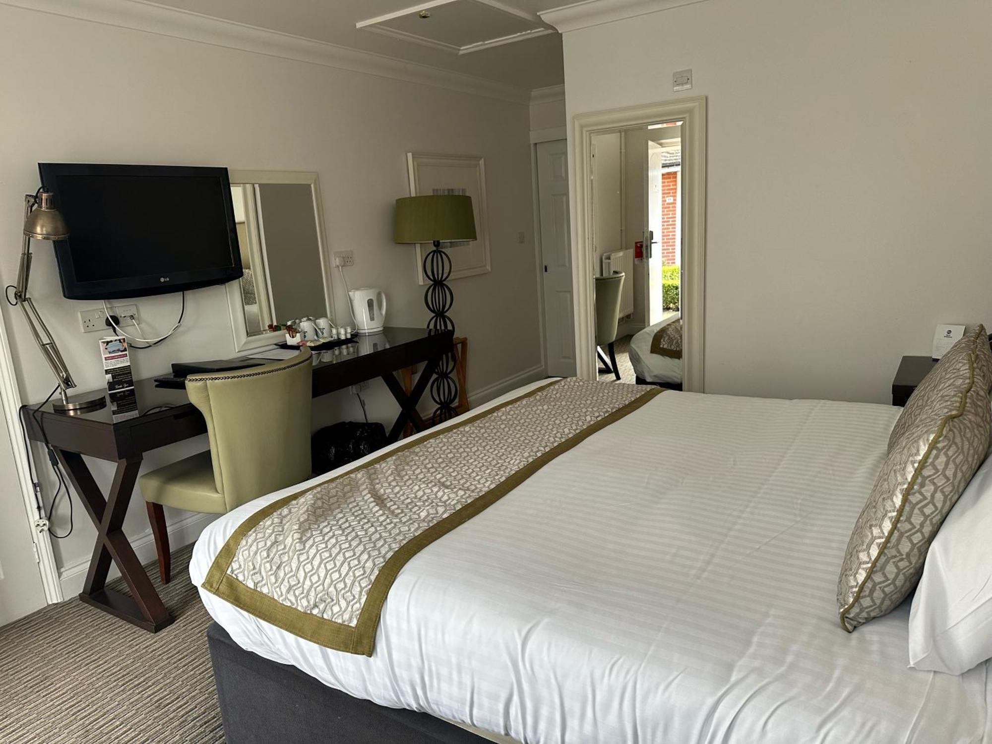 Best Western Priory Hotel Bury St. Edmunds Bagian luar foto
