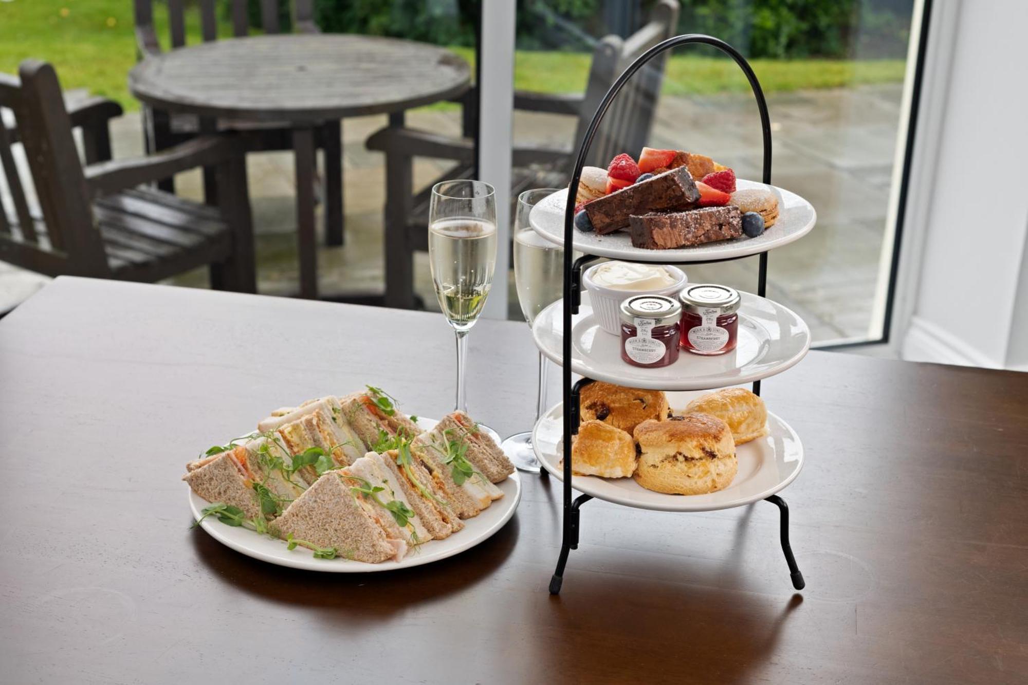 Best Western Priory Hotel Bury St. Edmunds Bagian luar foto